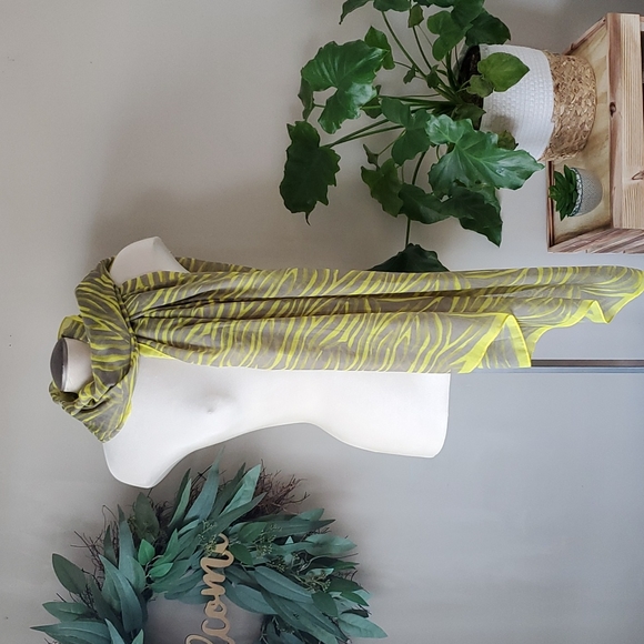 Grey and Yellow scarf - Picture 1 of 2